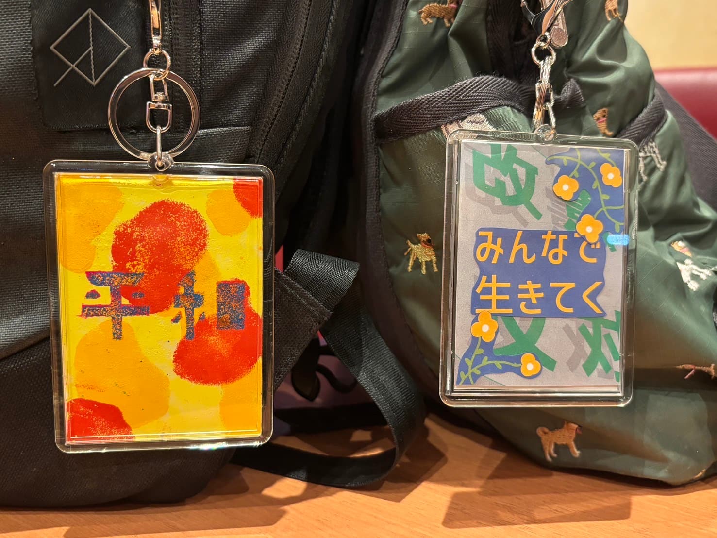 『NO WAR』と『みんなで生きてく』のメッセージカード2枚